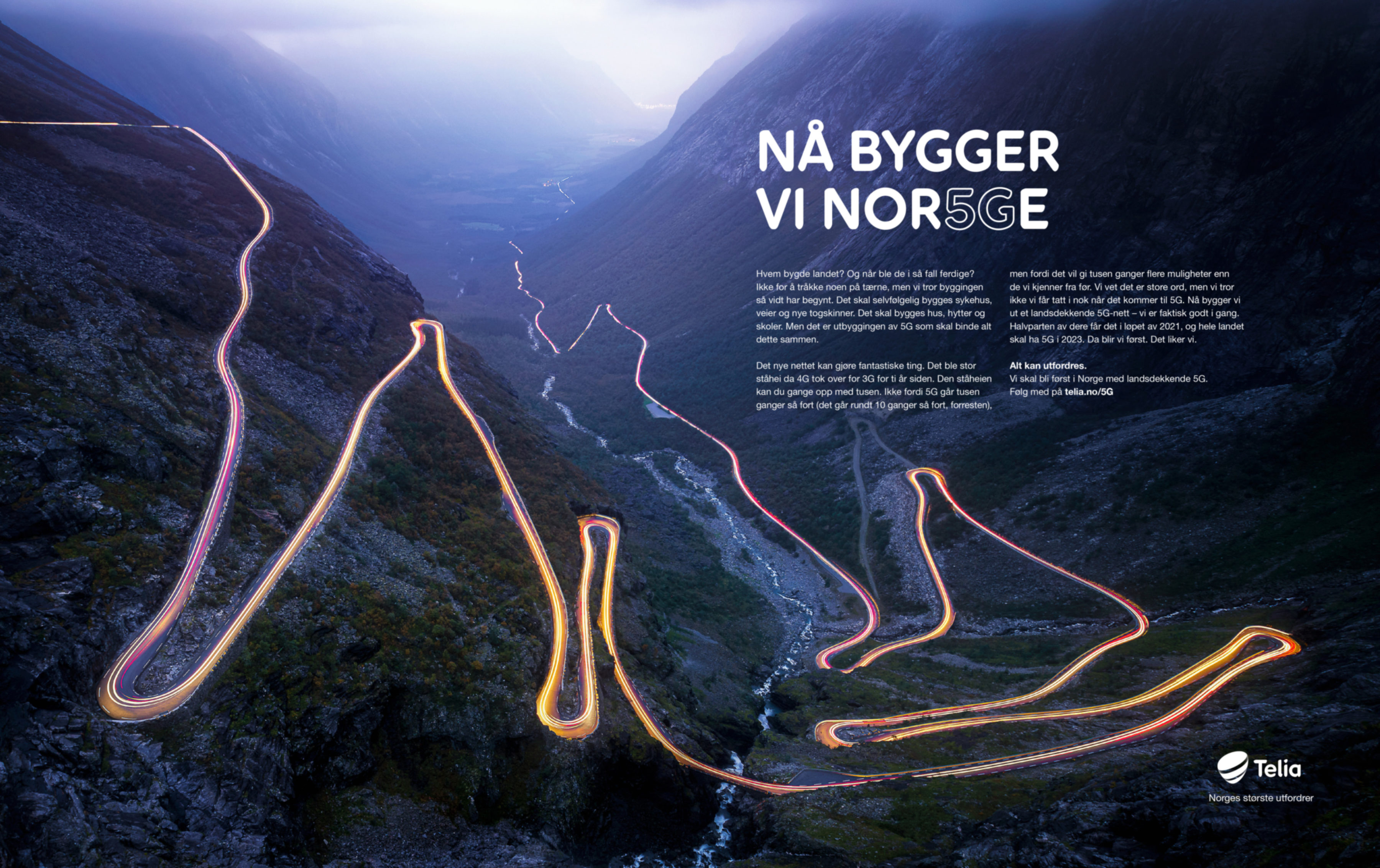 Bilde av annonse, opplyst bilvei på et fjell
