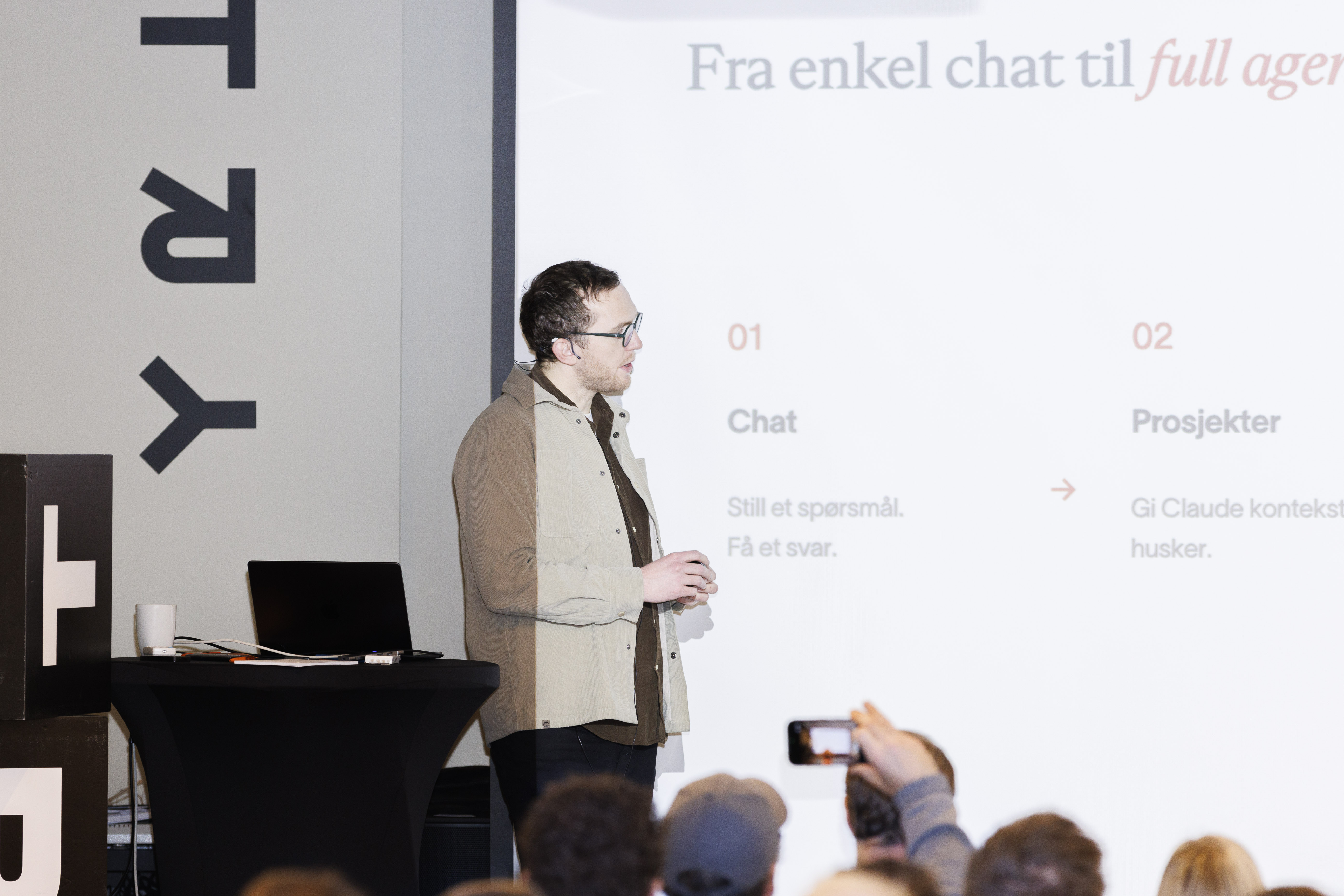 Skreddersydd AI eller hyllevare – vi hjelper deg velge riktig